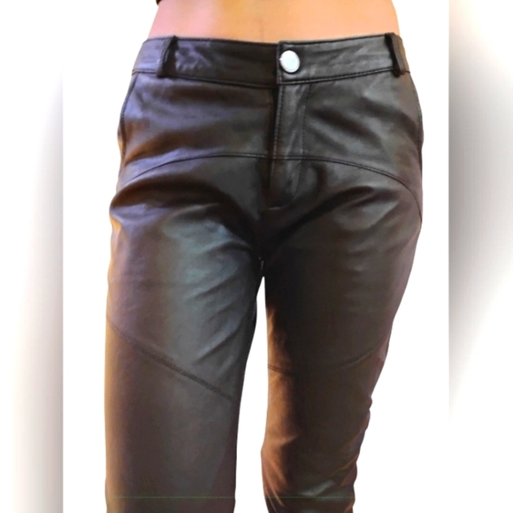 Wardrobe Staple | Woman's Fitted Leather Trouser - Picture 16 of 16